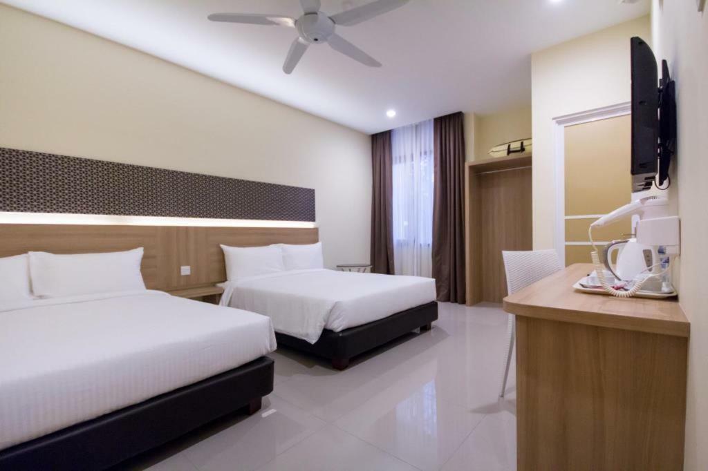 118 Hotel Macalister George Town Exterior photo