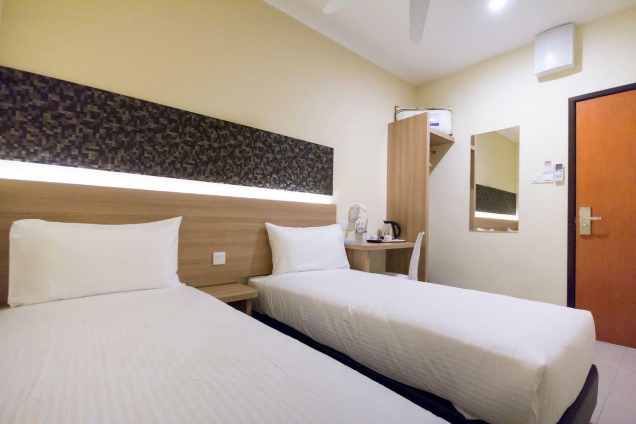118 Hotel Macalister George Town Exterior photo